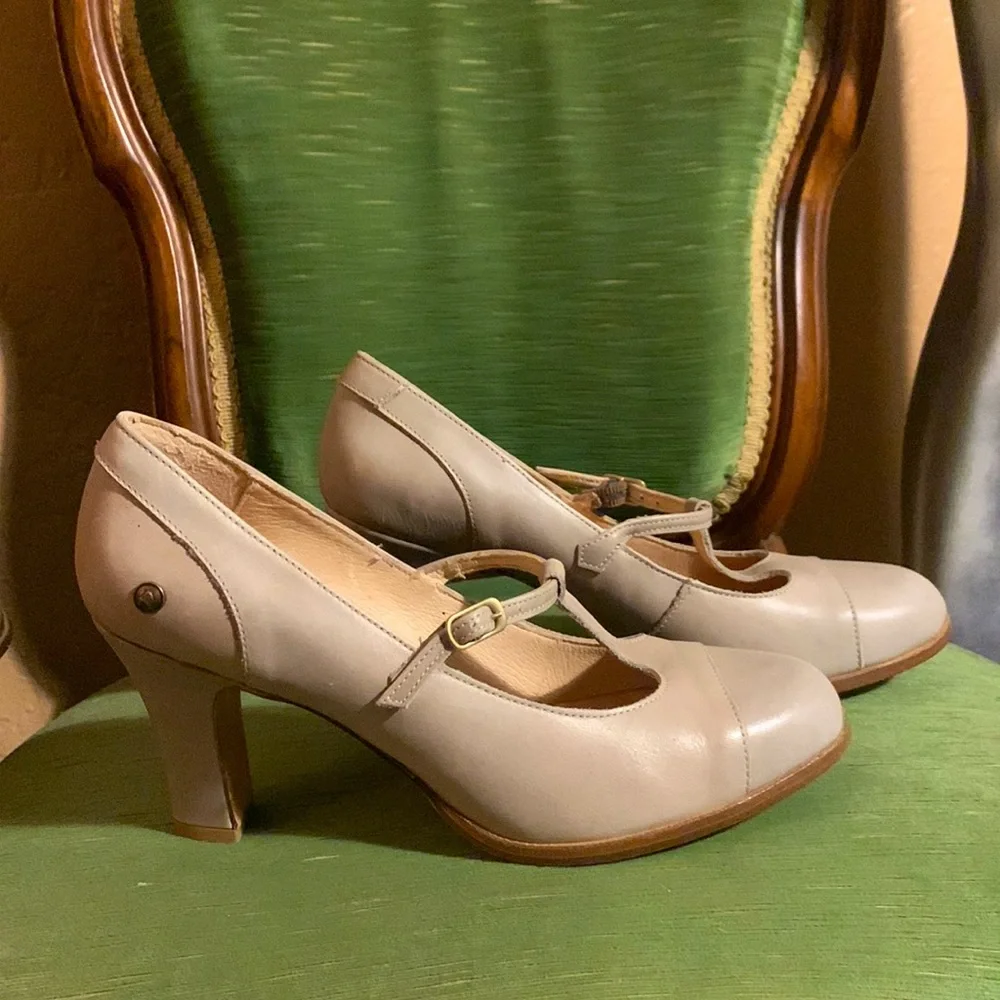 NEOSENS Cream T Strap Leather Mary Janes.  Sz 41 - Picture 3 of 6